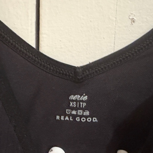 Black Ribbed V-Neck Aerie Crop Top/ Bean - Picture 2 of 6